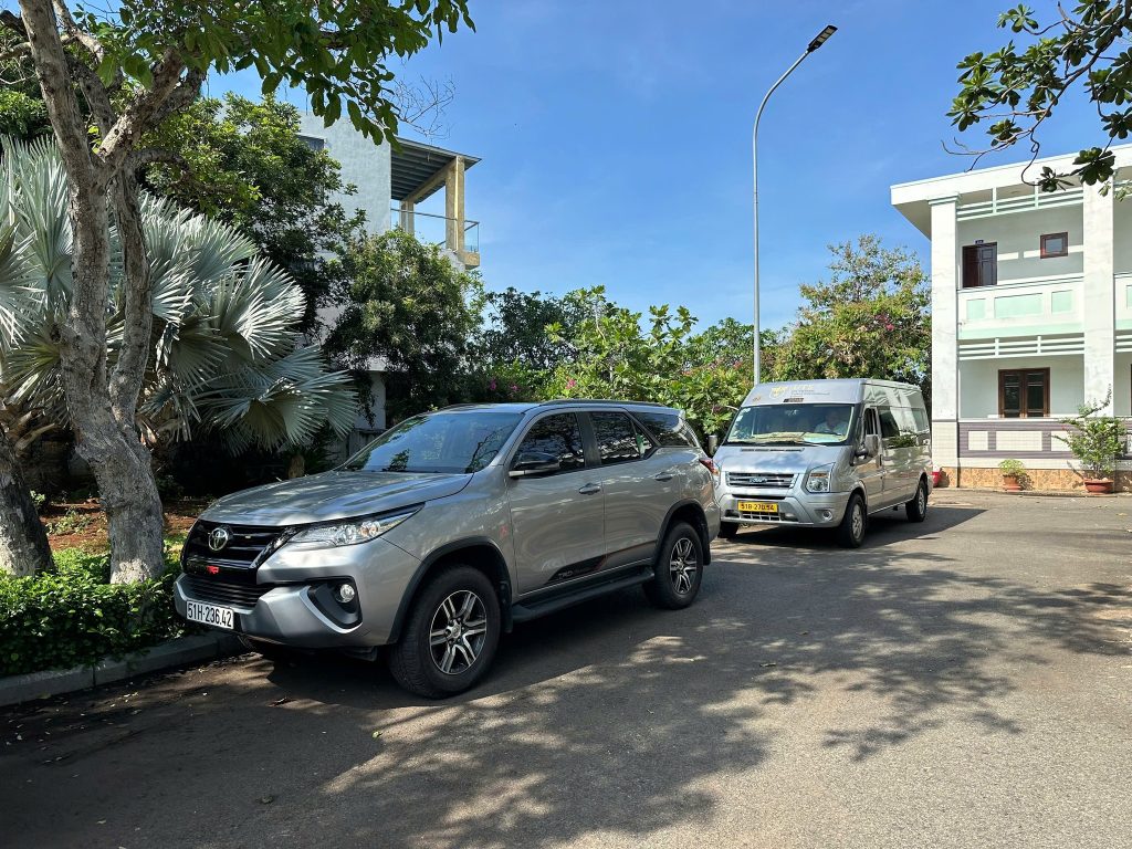 Xe 7 chỗ đời mới phục vụ khách du lịch và công tác