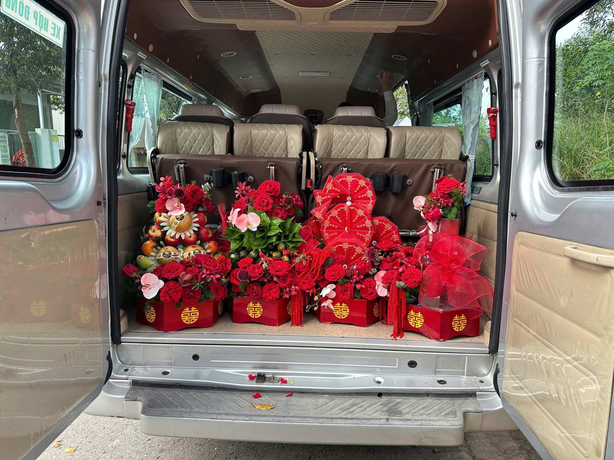DỊCH VỤ CHO THUÊ XE HOA CƯỚI HỎI GIÁ RẺ Ở BÌNH DƯƠNG 5 DỊCH VỤ CHO THUÊ XE HOA CƯỚI HỎI GIÁ RẺ Ở BÌNH DƯƠNG