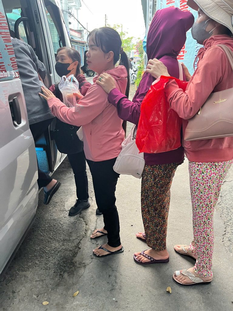 Xe phục vụ đoàn công tác di chuyển đến các tỉnh