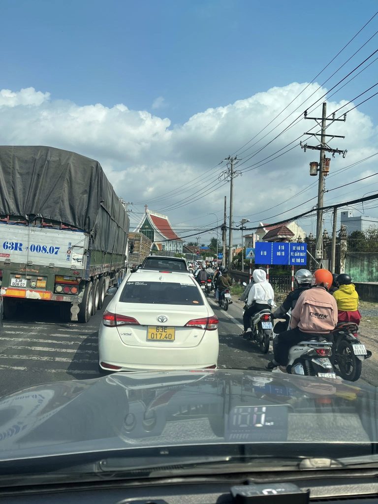 Tài xế chuyên nghiệp phục vụ khách hàng