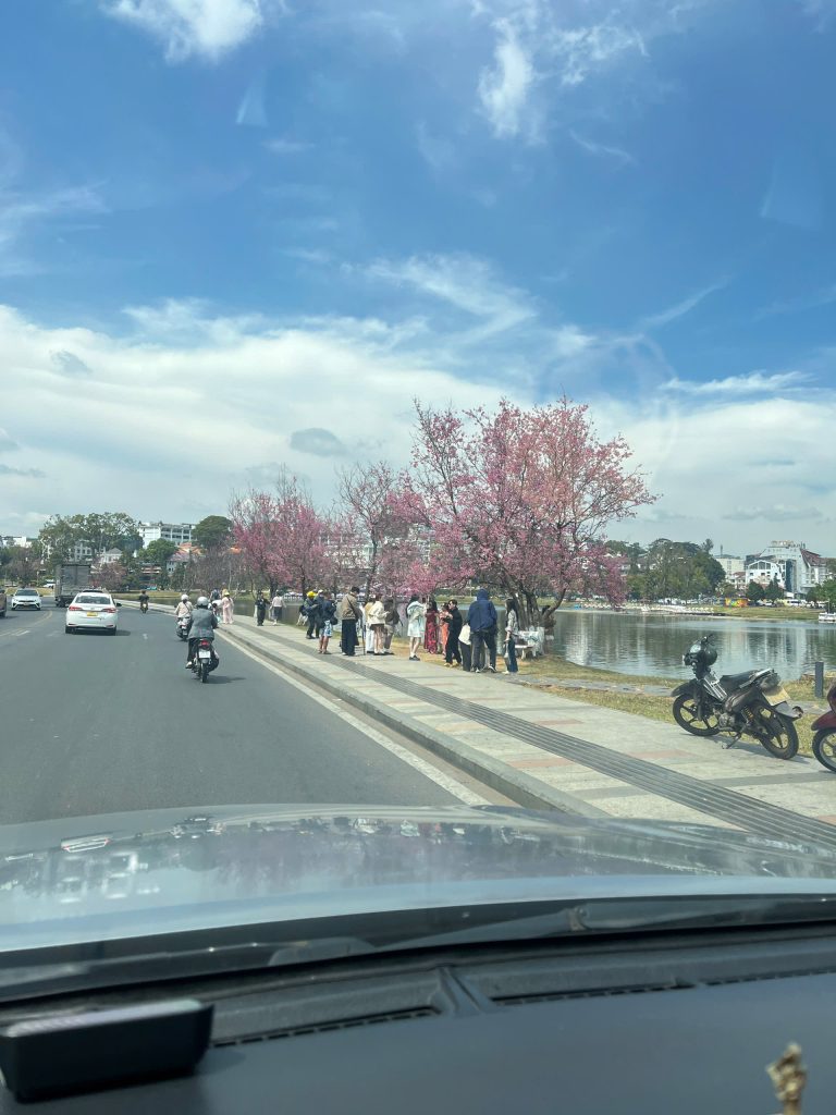 thuê xe 16 chỗ đi Đà Lạt