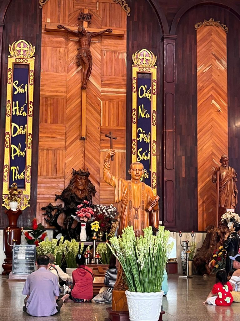 Lễ Phong Chân Phước Cha Trương Bửu Diệp – Dịch Vụ Thuê Xe Hành Hương Uy Tín Từ TP.HCM, Bình Dương Đi Nhà Thờ Cha Diệp